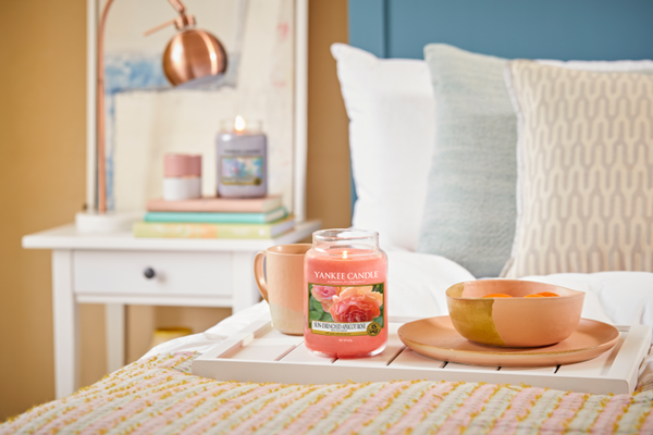 Yankee Candle "Sun-Drenched Apricot Rose" im großen Glas